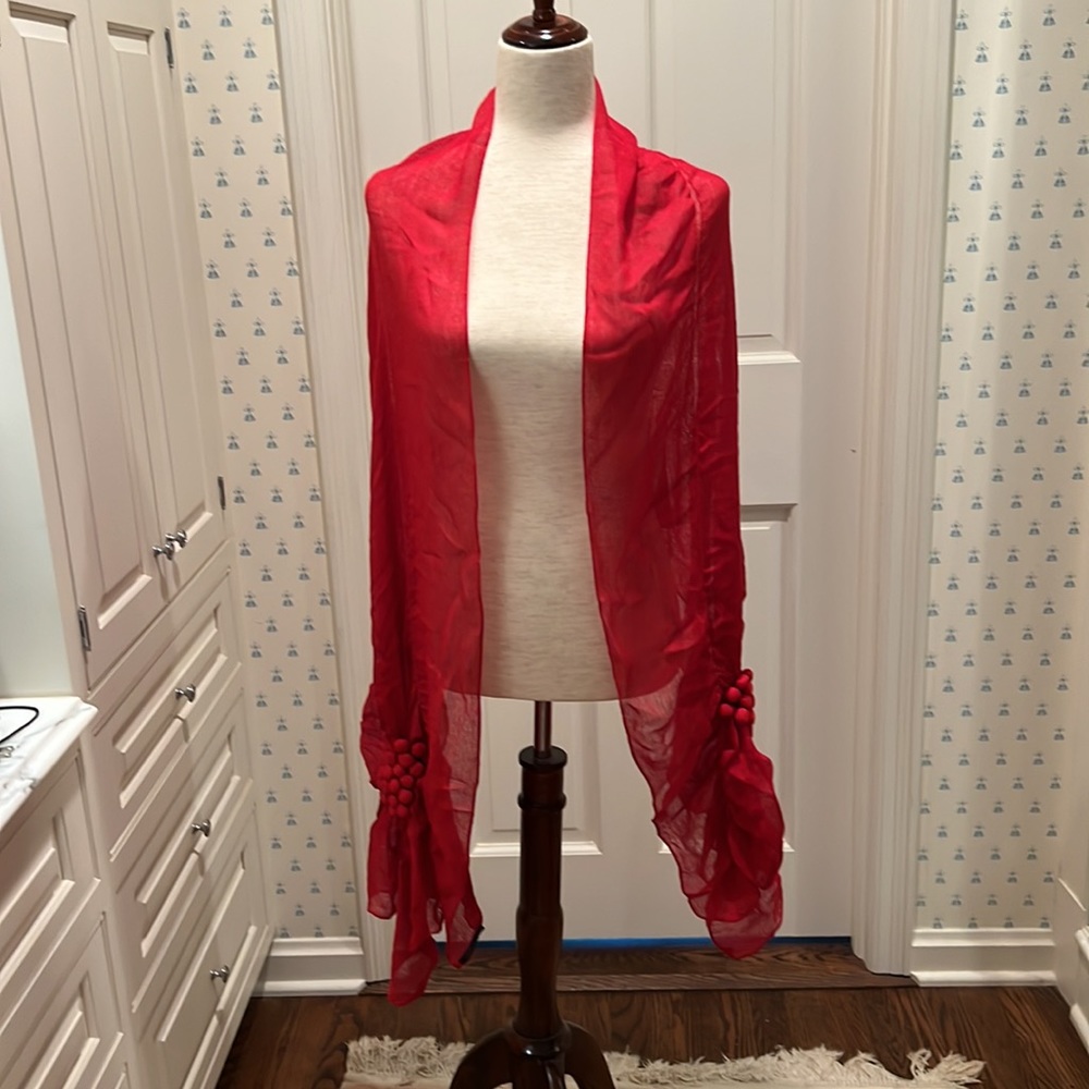 BRAND NEW SHEER RED ACRYLIC SHAWL SHIRRED AND WITH UNUSUAL GRAPE CLUSTER TRIM - Picture 2 of 6